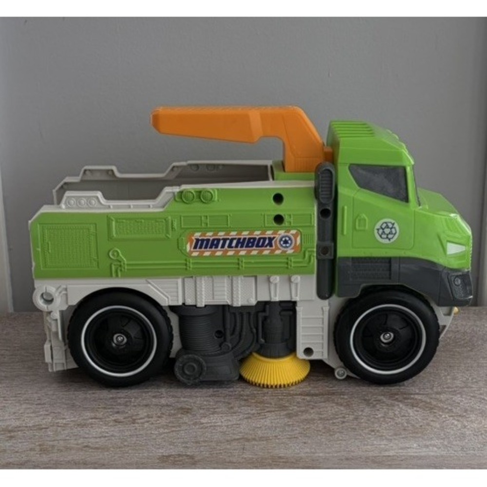 Matchbox Sweep N' Keep Street Sweeper Toy Truck Large Green Vehicle